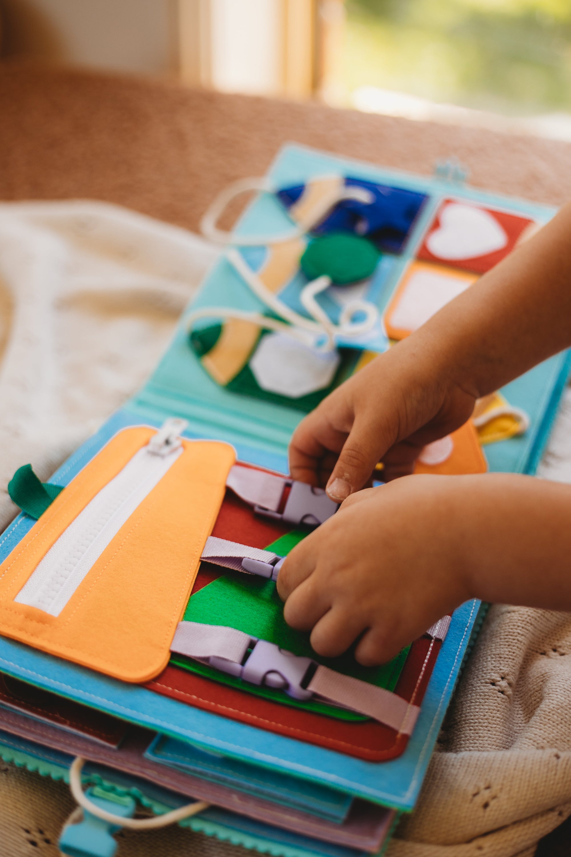 Fine Motor Skills Activities for Toddlers & Preschoolers (By Age)