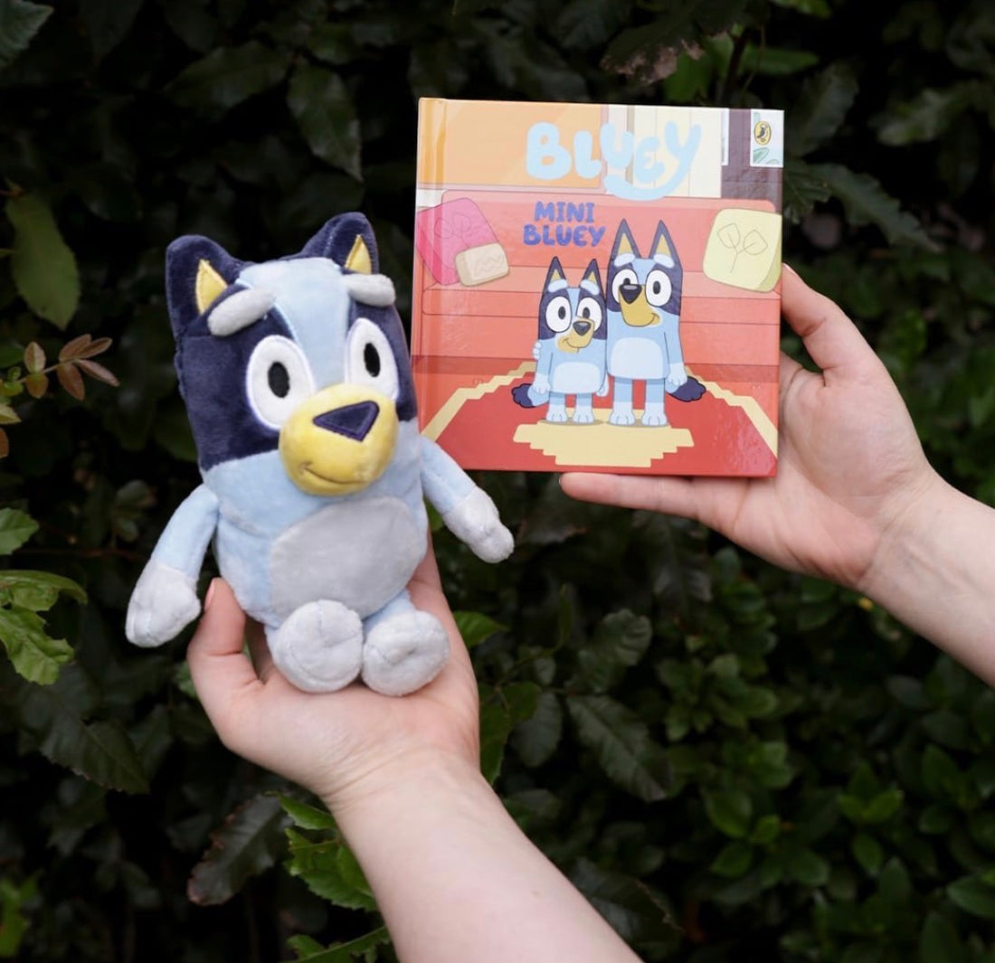 Bluey: Mini Bluey and Bluey Toy Box Set: Book and Plush Toy Gift for Little Bluey Fans